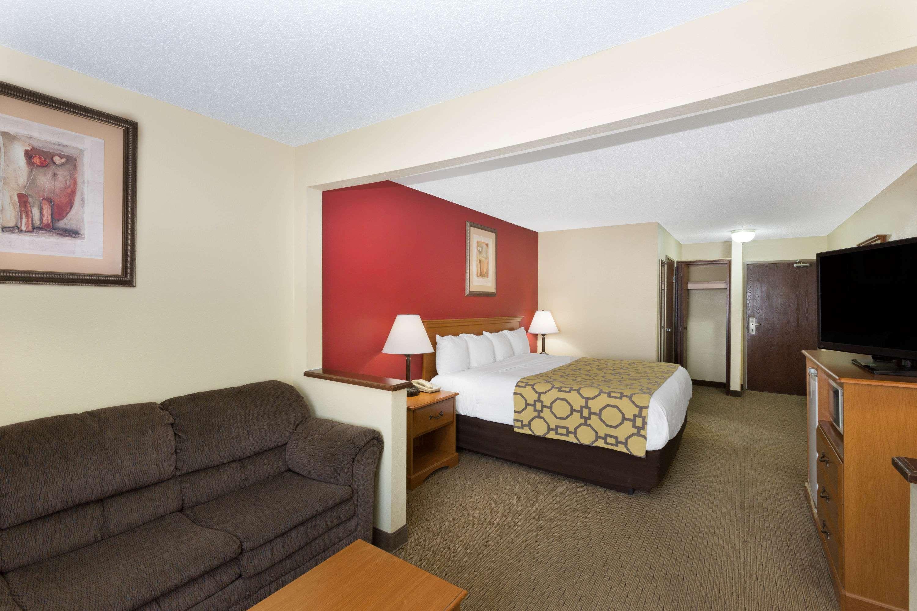 Baymont By Wyndham Fort Dodge Exterior photo