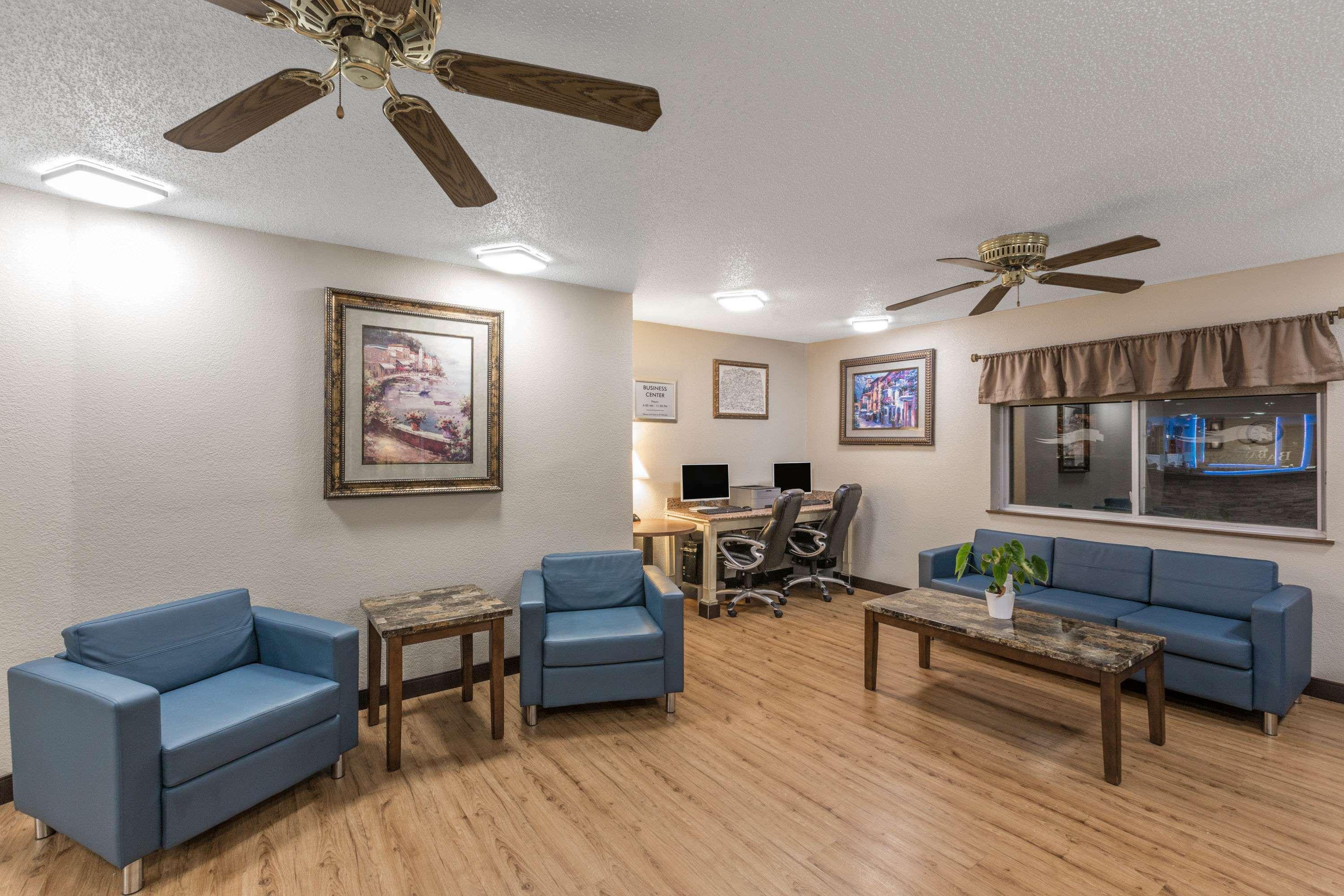 Baymont By Wyndham Fort Dodge Exterior photo
