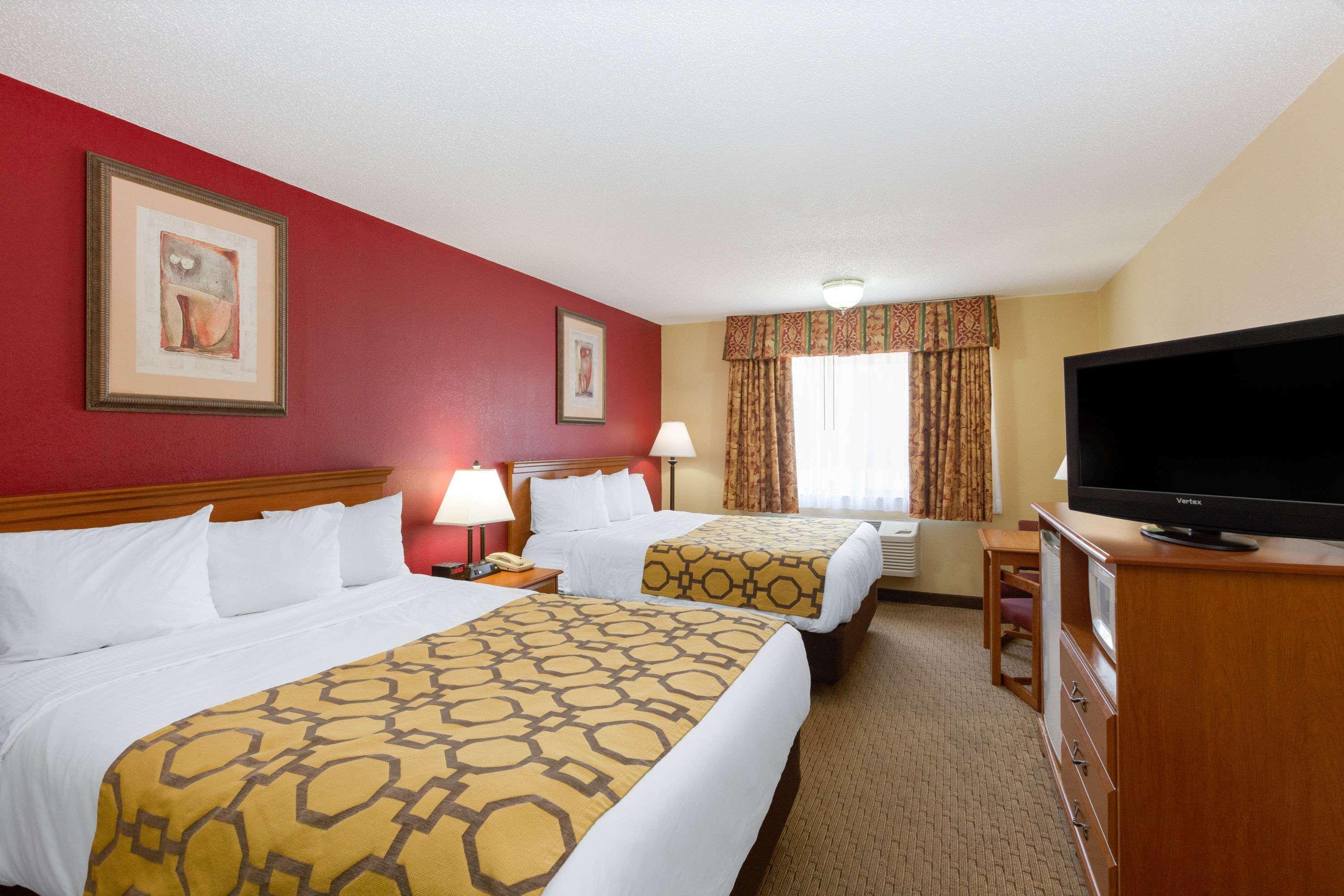 Baymont By Wyndham Fort Dodge Exterior photo