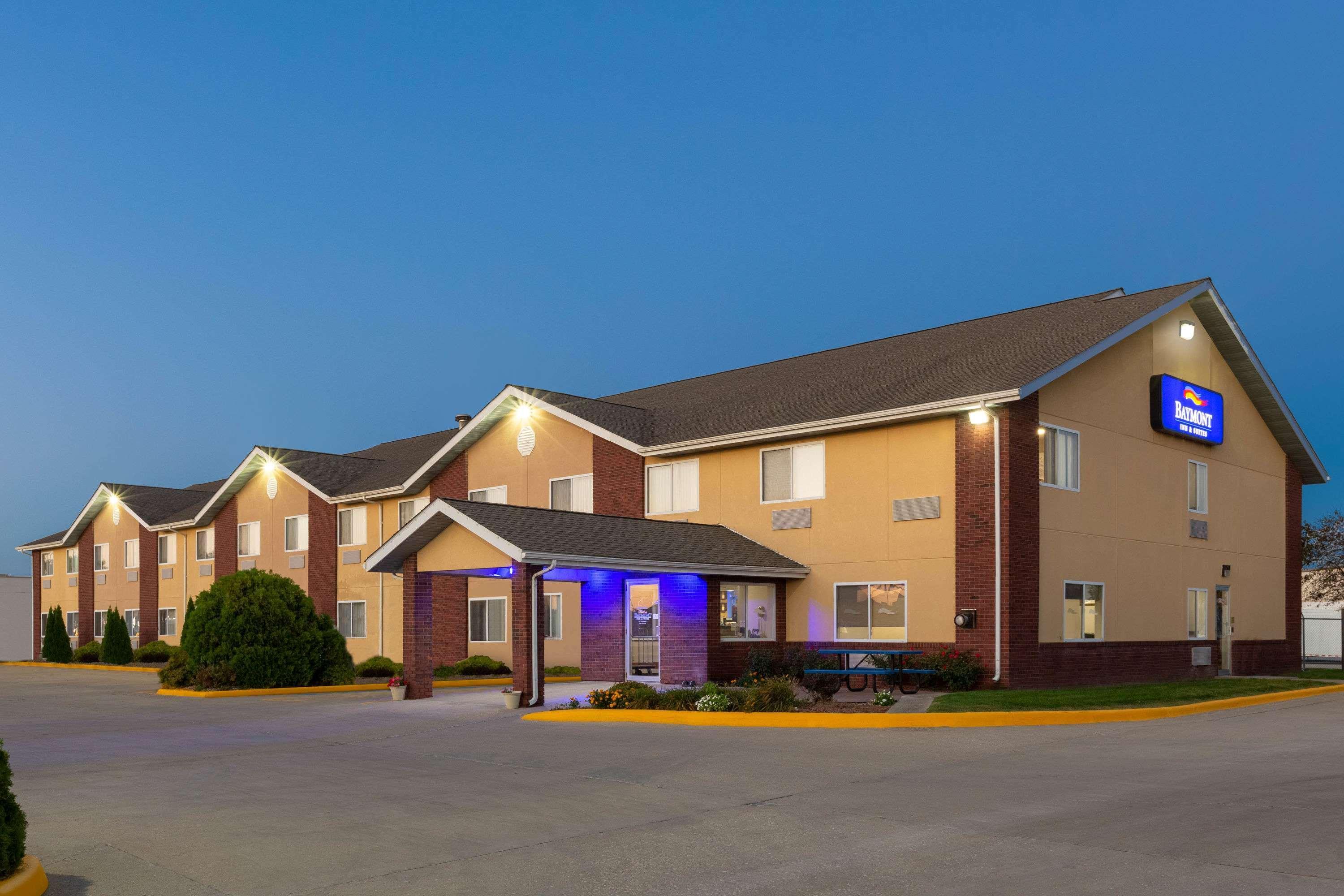 Baymont By Wyndham Fort Dodge Exterior photo