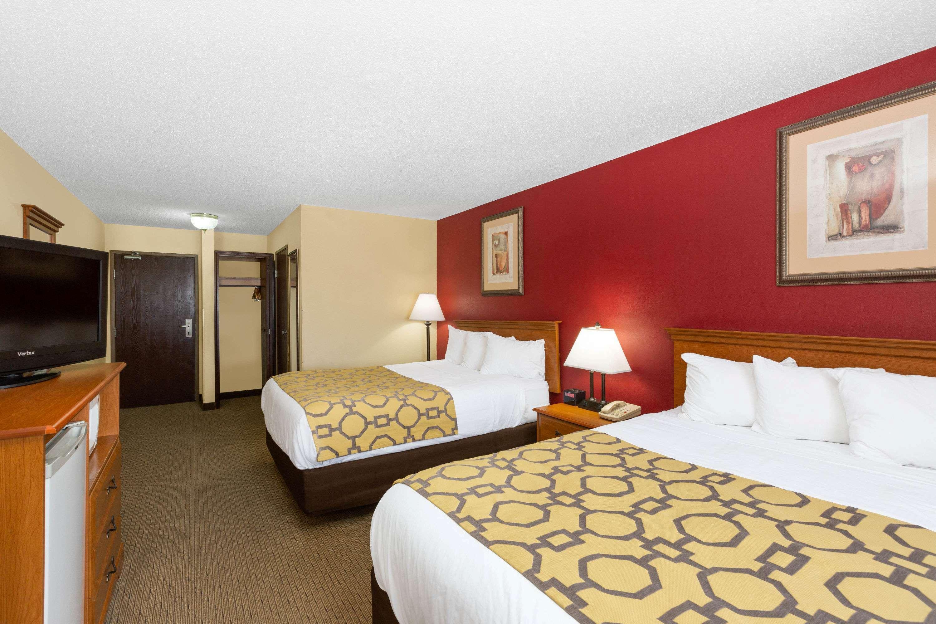 Baymont By Wyndham Fort Dodge Exterior photo