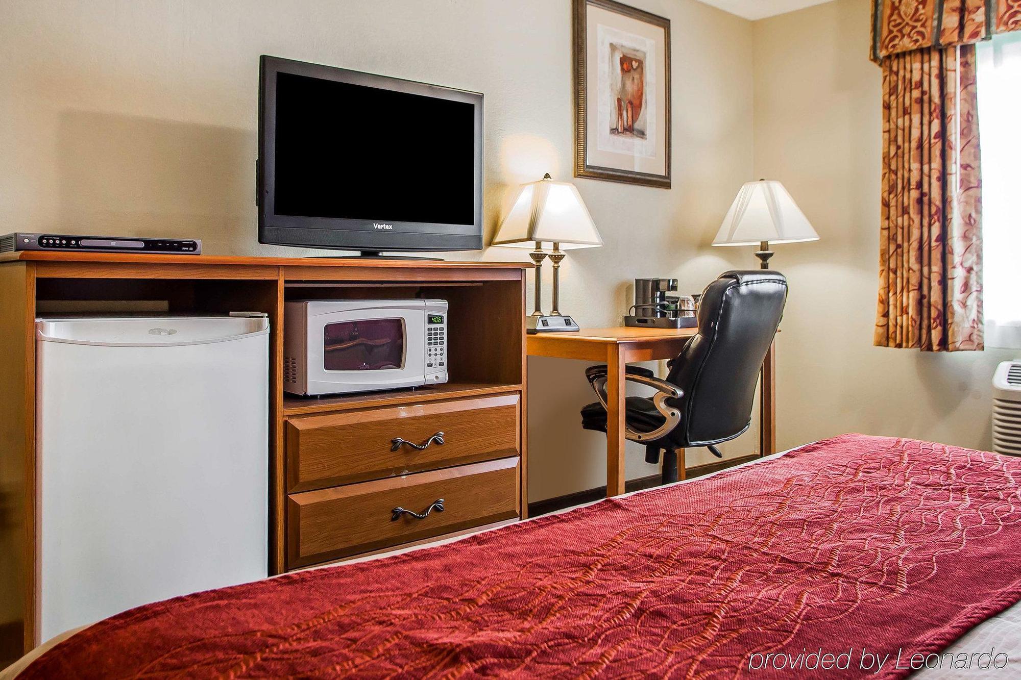 Baymont By Wyndham Fort Dodge Exterior photo
