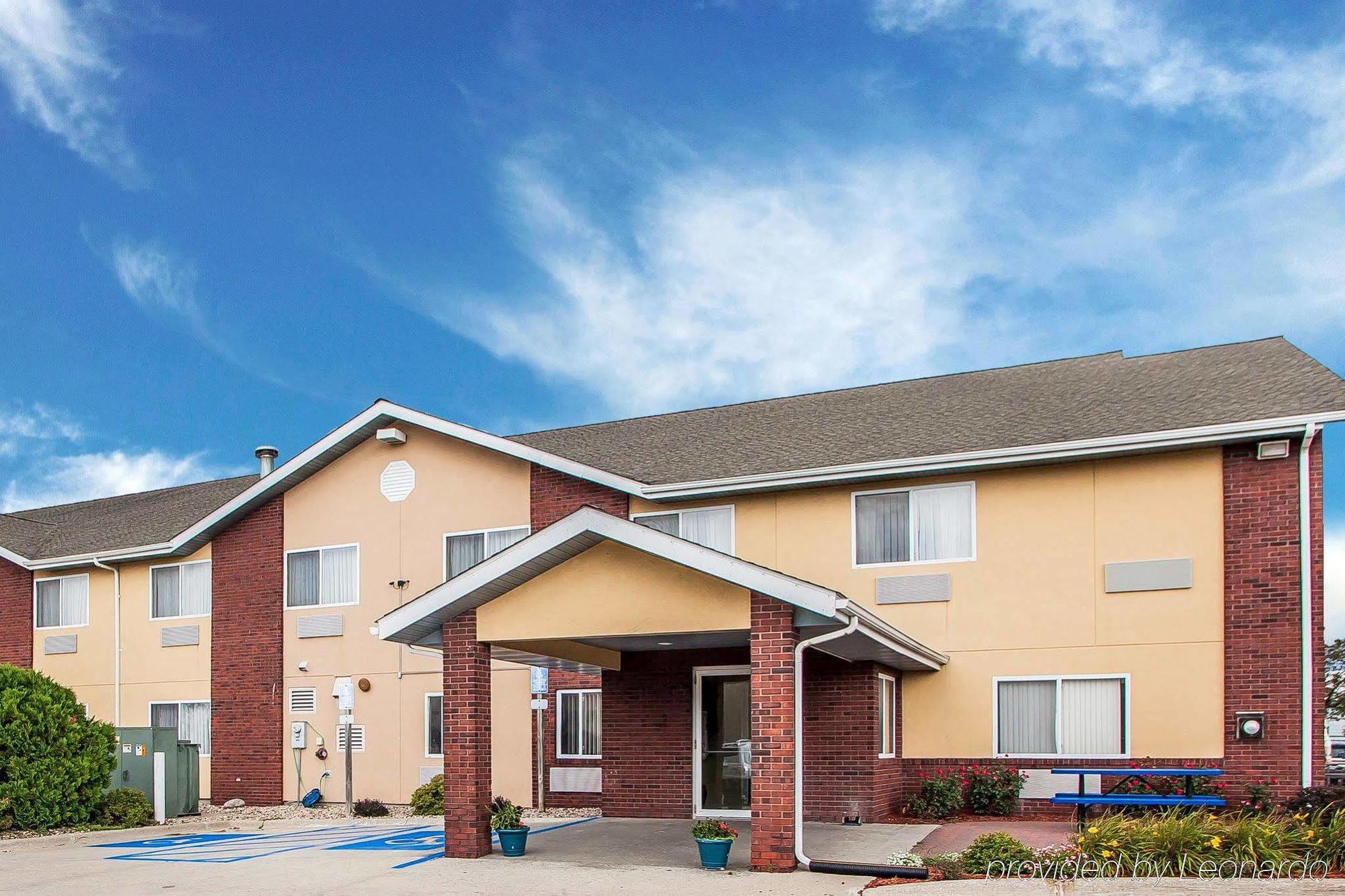 Baymont By Wyndham Fort Dodge Exterior photo