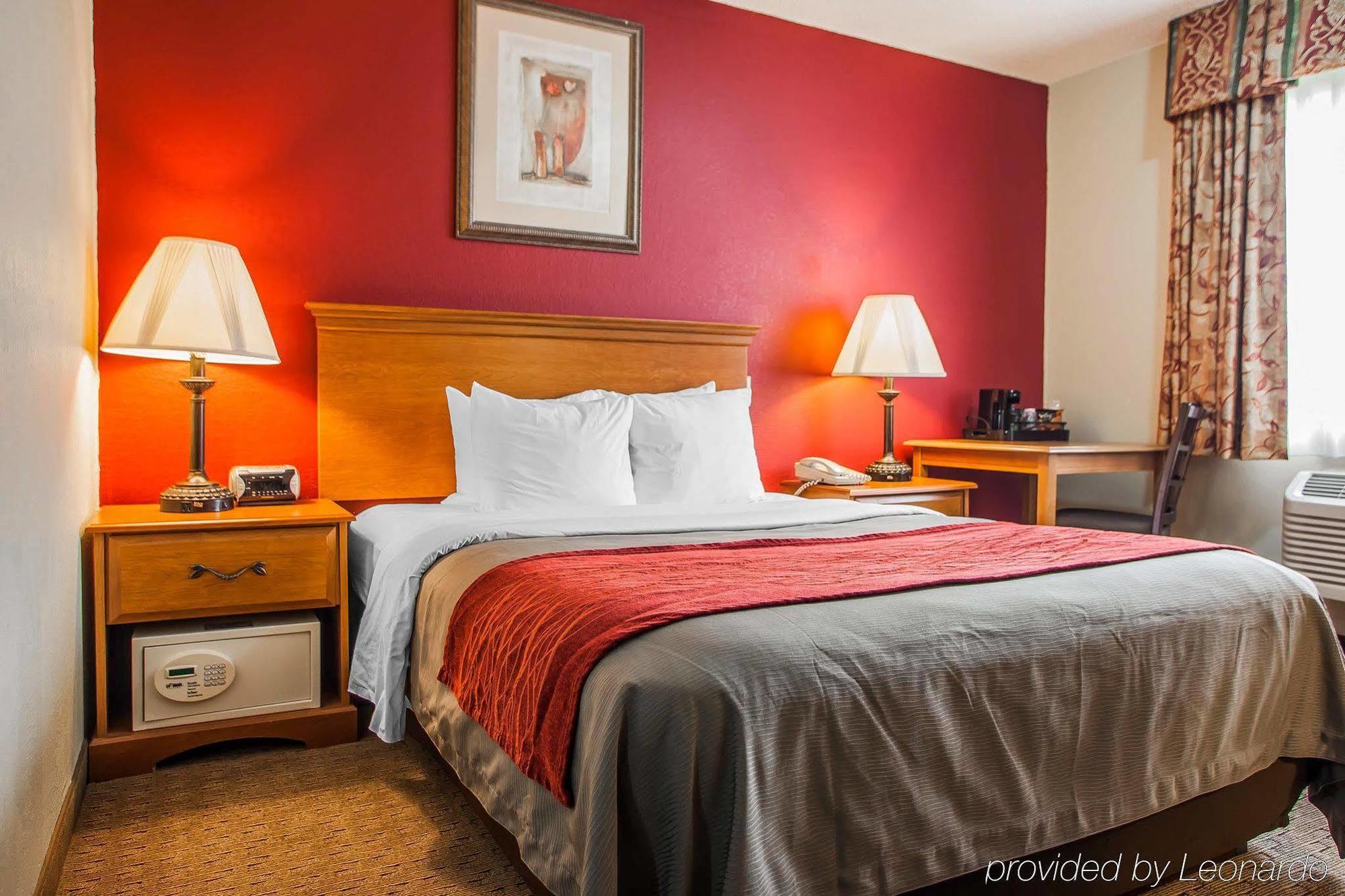 Baymont By Wyndham Fort Dodge Exterior photo